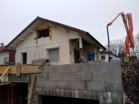 Agrandissement de maison par entreprise de maçonnerie en Savoie