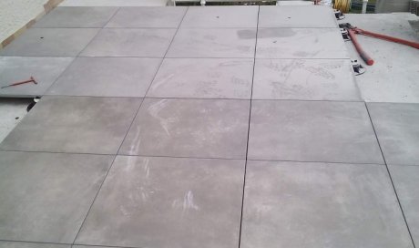 Entreprise de maçonnerie à Poisy pour pose de dalles carrelage sur plot
