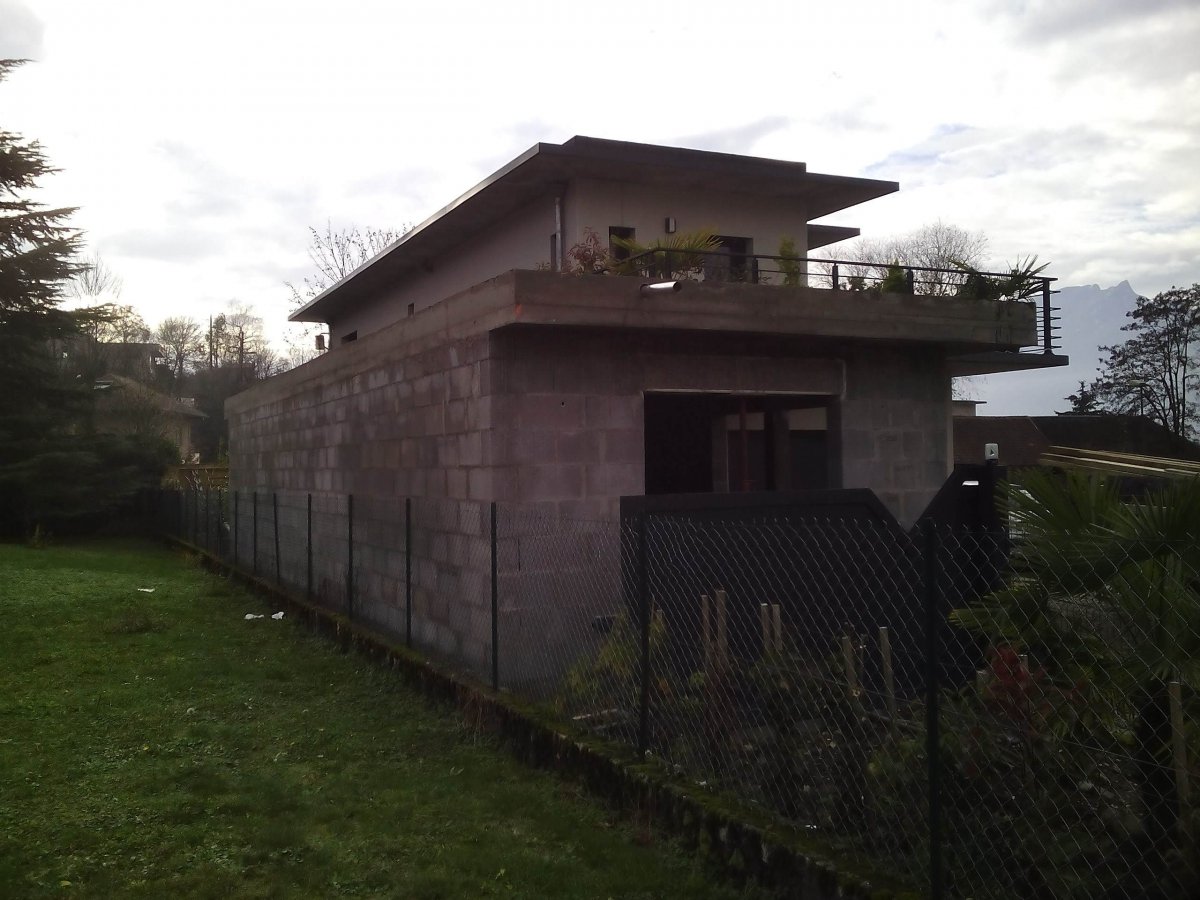 Entreprise de maçonnerie à Aix-les-Bains pour chantier d'agrandissement d'une maison toit plat