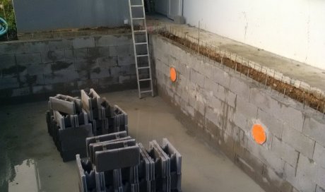 Construction d'une piscine avec des agglos bancher à Bissy Chambéry