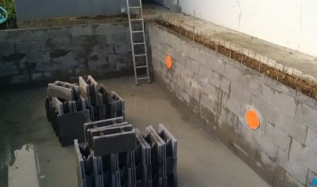 Construction d'une piscine avec des agglos bancher à Bissy Chambéry