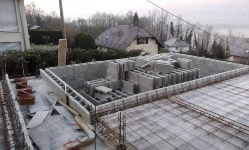 Agrandissement de maison par entreprise de maçonnerie en Savoie