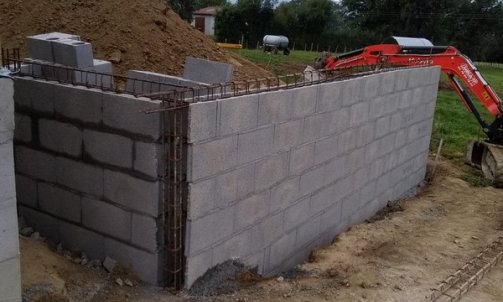 Construction de mur de support pour terre agglo à Saint-Félix