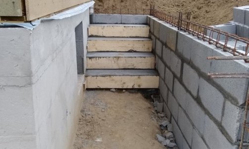 Construction de mur de support pour terre agglo à Saint-Félix