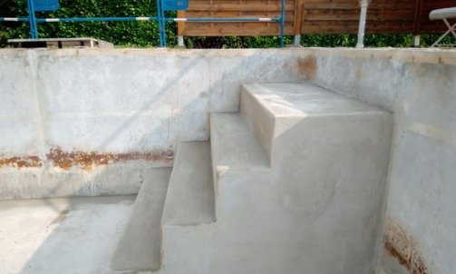 Création d'escalier en béton pour piscine à Albertville  - MCM Bâtiment à Chambéry