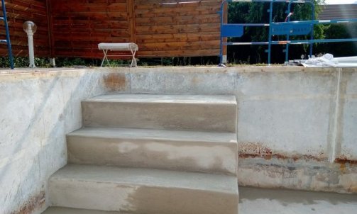 Création d'escalier en béton pour piscine à Albertville  - MCM Bâtiment à Chambéry