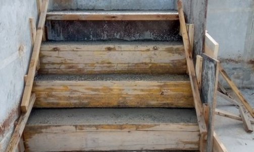 Création d'escalier en béton pour piscine à Albertville  - MCM Bâtiment à Chambéry